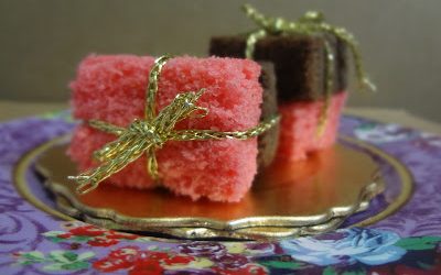 DULCES IDEAS…Paquetitos de bizcocho bicolor…