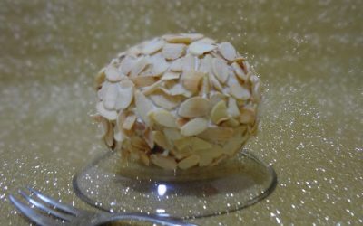DULCES BOLAS DE NAVIDAD…o una idea de lo que se puede hacer si te salen bizcochitos de más!